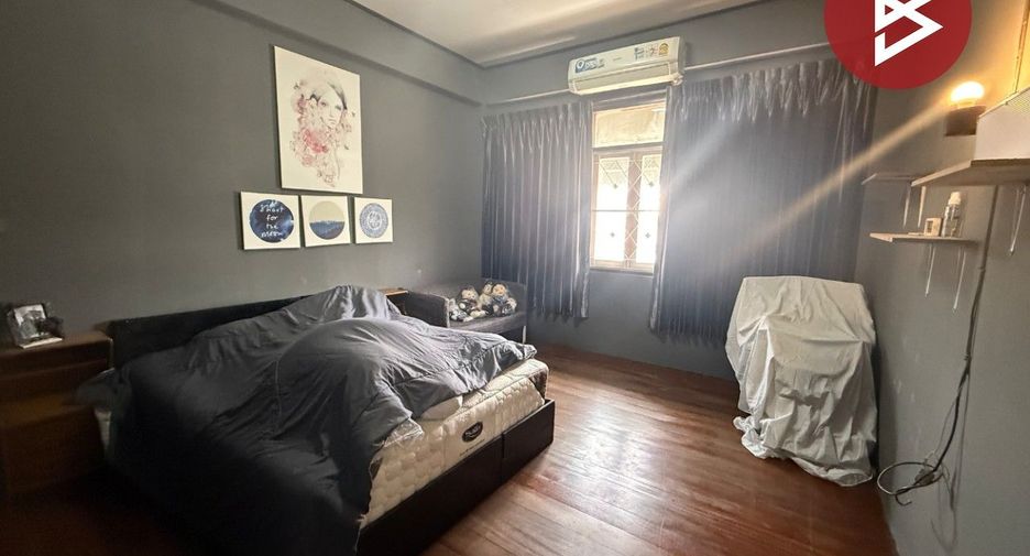 For sale 6 bedrooms townhouse in Khok Samrong, Lopburi