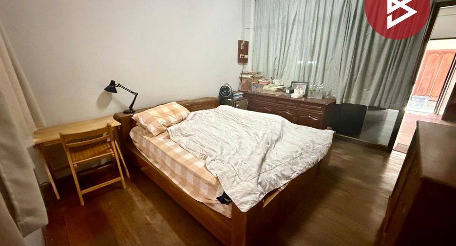 For sale 6 bedrooms townhouse in Khok Samrong, Lopburi