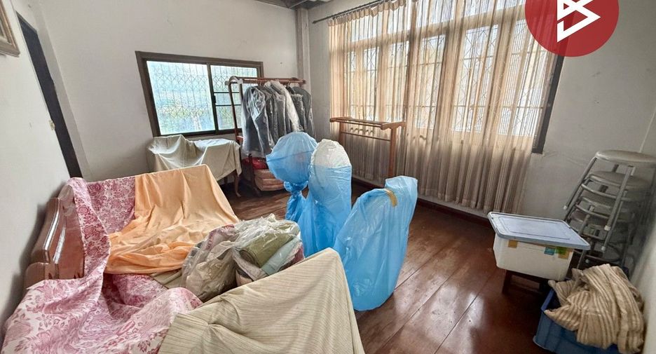 For sale 6 bedrooms townhouse in Khok Samrong, Lopburi