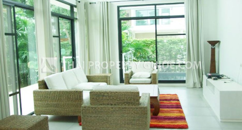 Casa en alquiler de 4 habitaciones en Pak Kret, Nonthaburi