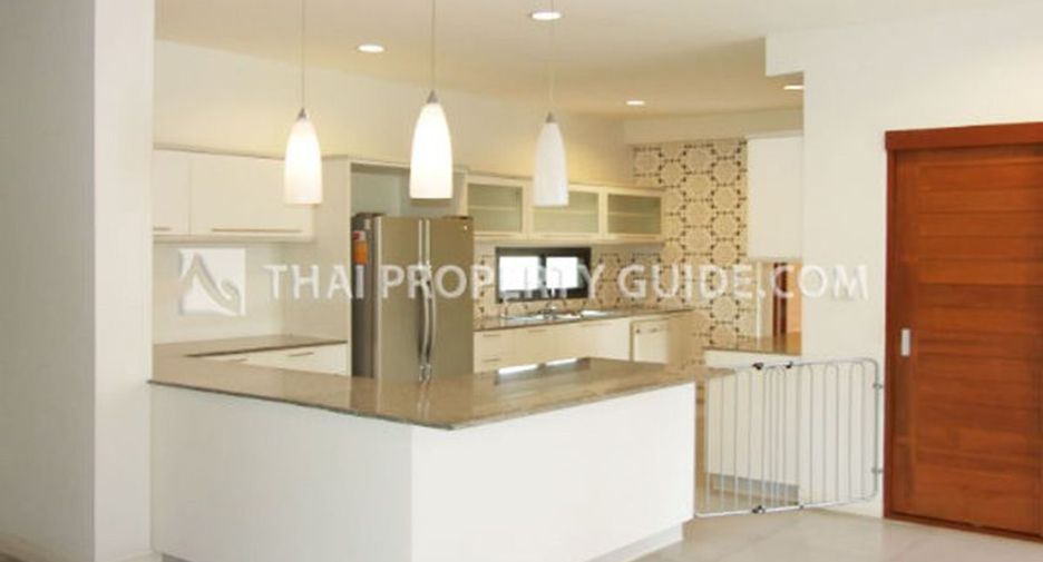 Casa en alquiler de 4 habitaciones en Pak Kret, Nonthaburi