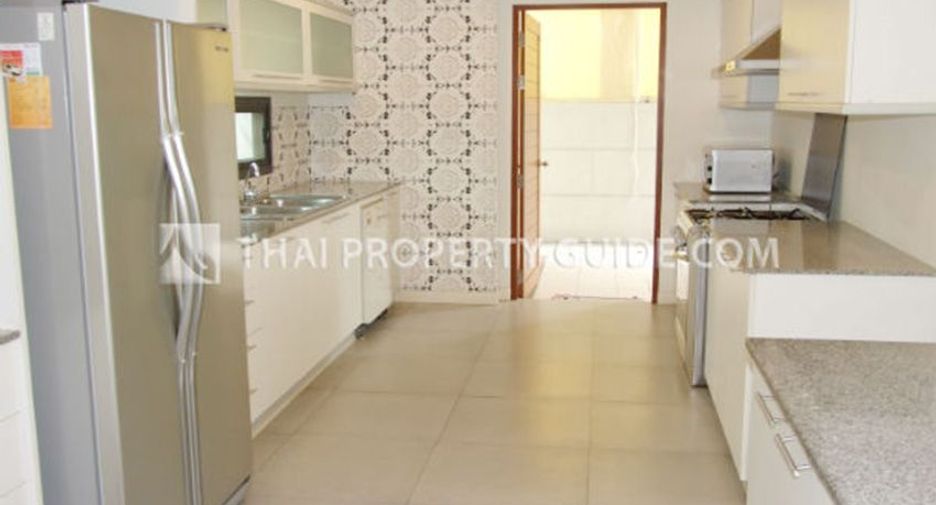 Casa en alquiler de 4 habitaciones en Pak Kret, Nonthaburi