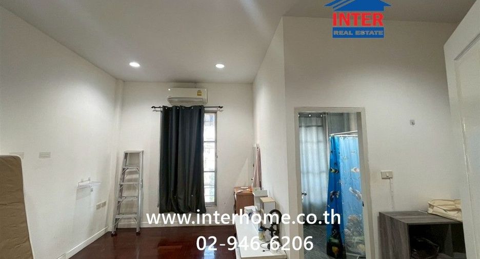 For sale 3 bedrooms townhouse in Lat Phrao, Bangkok