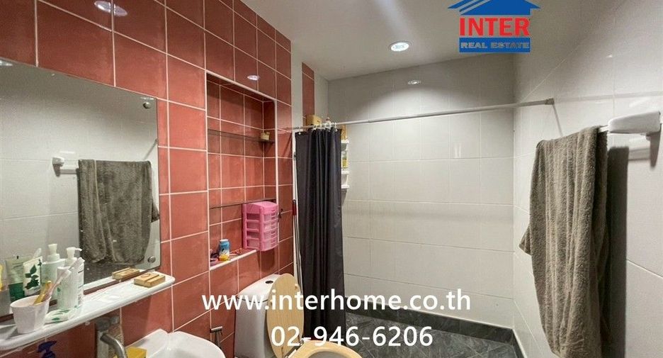 For sale 3 bedrooms townhouse in Lat Phrao, Bangkok