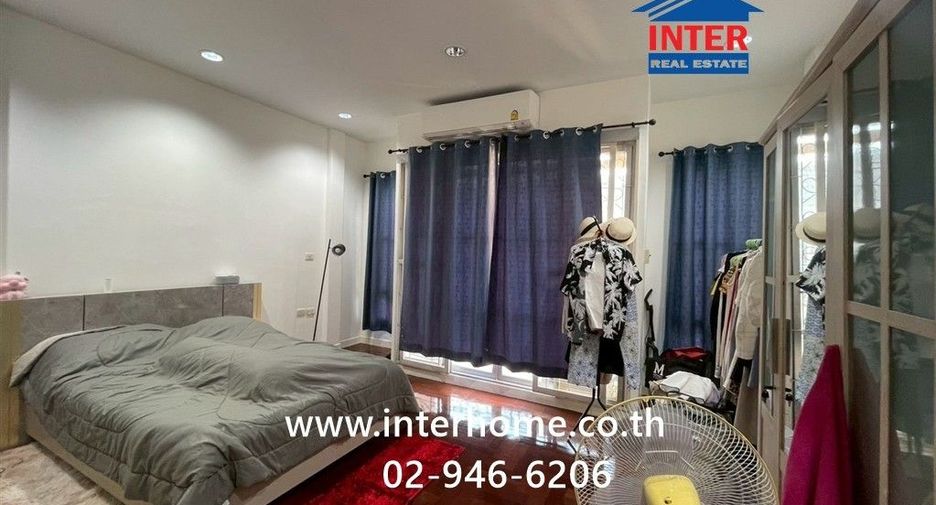 For sale 3 bedrooms townhouse in Lat Phrao, Bangkok