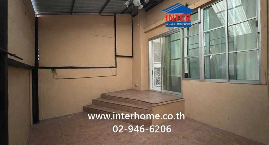 For sale 3 bedrooms townhouse in Lat Phrao, Bangkok