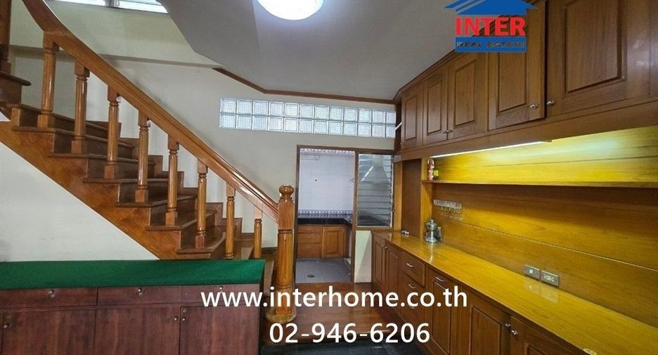 Reihenhaus zum Kauf mit 2 Zimmer in Khlong San, Bangkok