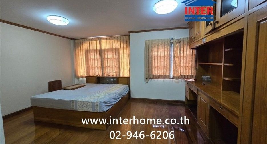 Reihenhaus zum Kauf mit 2 Zimmer in Khlong San, Bangkok