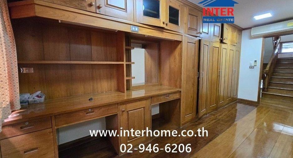 Reihenhaus zum Kauf mit 2 Zimmer in Khlong San, Bangkok