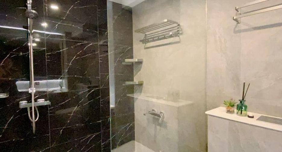 For sale 2 bedrooms condo in Huai Khwang, Bangkok