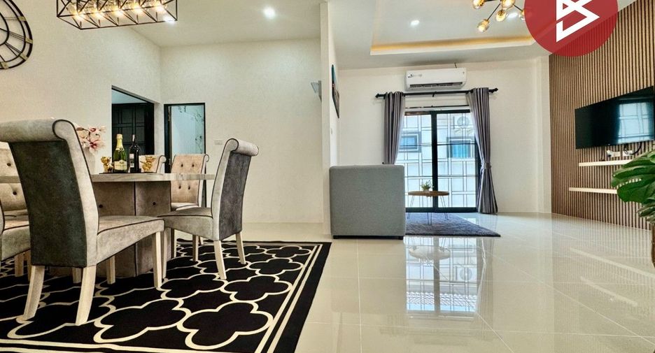 Casa adosada en venta de 3 habitaciones en Bang Lamung, Chonburi