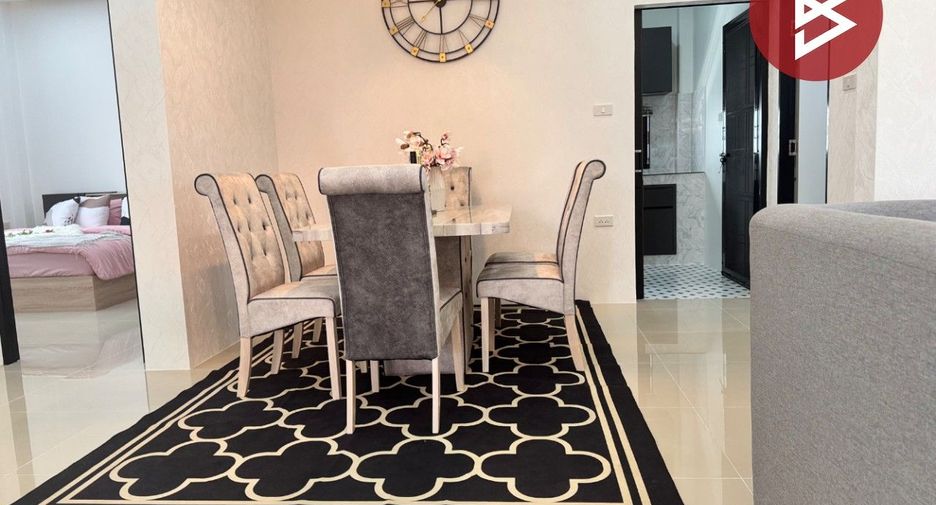 Casa adosada en venta de 3 habitaciones en Bang Lamung, Chonburi