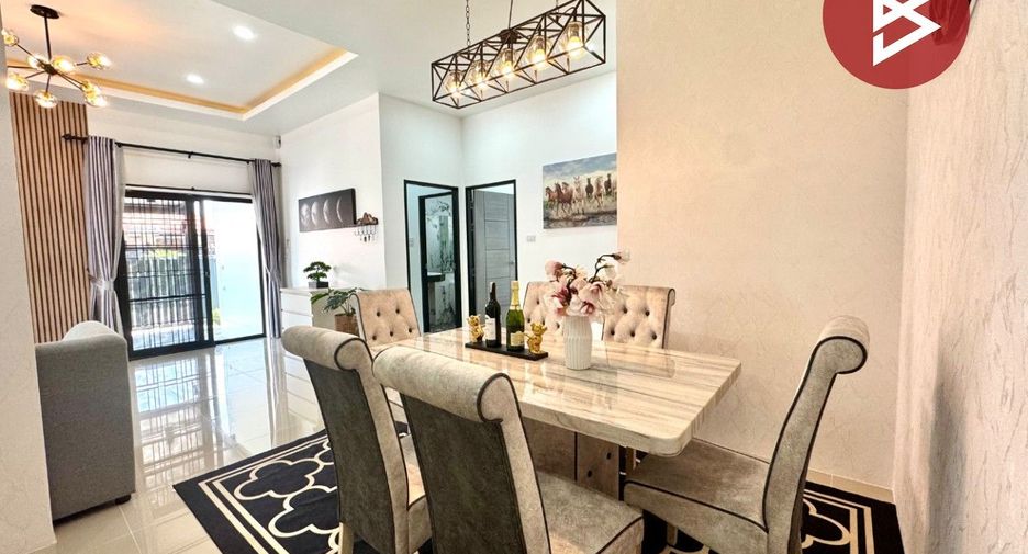 Casa adosada en venta de 3 habitaciones en Bang Lamung, Chonburi