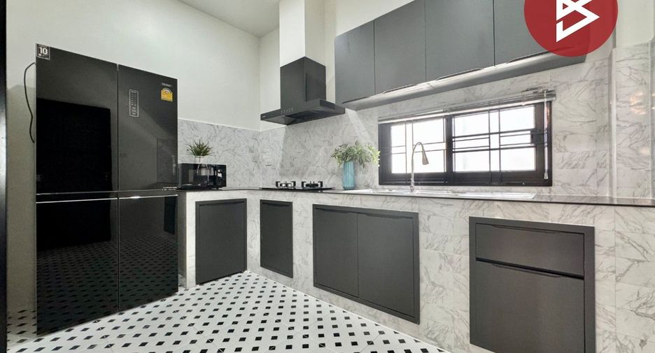 Casa adosada en venta de 3 habitaciones en Bang Lamung, Chonburi