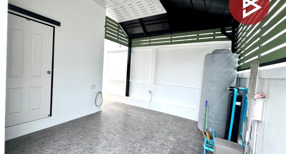 Casa adosada en venta de 3 habitaciones en Bang Lamung, Chonburi
