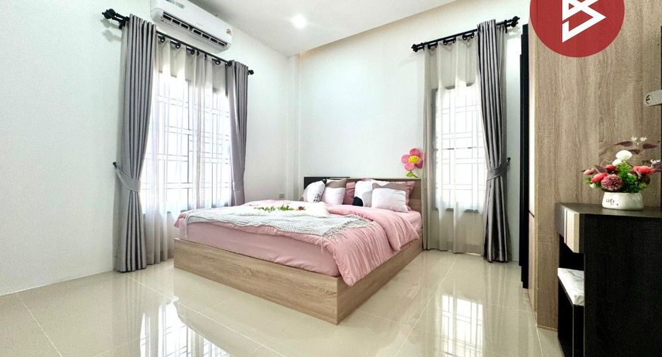 Casa adosada en venta de 3 habitaciones en Bang Lamung, Chonburi