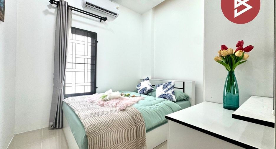 Casa adosada en venta de 3 habitaciones en Bang Lamung, Chonburi