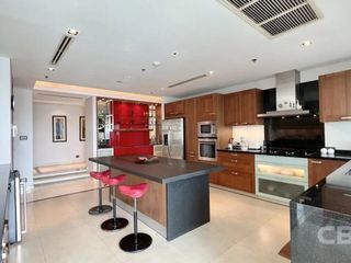 For sale 4 bedrooms condo in Khlong Toei, Bangkok