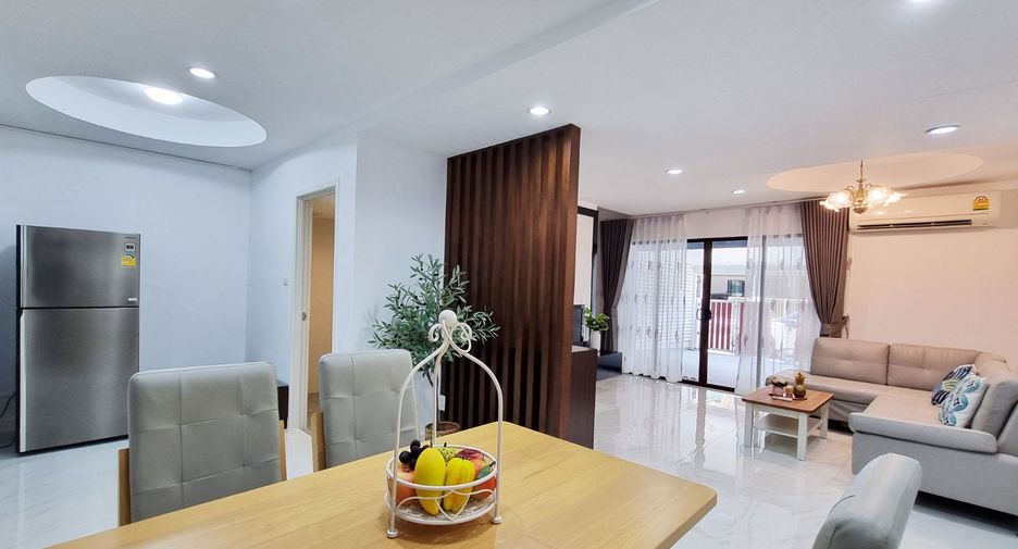 À vendre 3 chambres maison de ville à Suan Luang, Bangkok