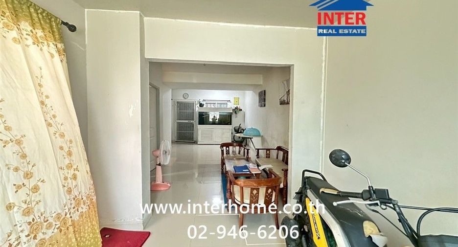 For sale 3 bedrooms townhouse in Mueang Pathum Thani, Pathum Thani