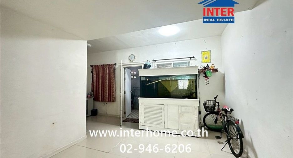 For sale 3 bedrooms townhouse in Mueang Pathum Thani, Pathum Thani