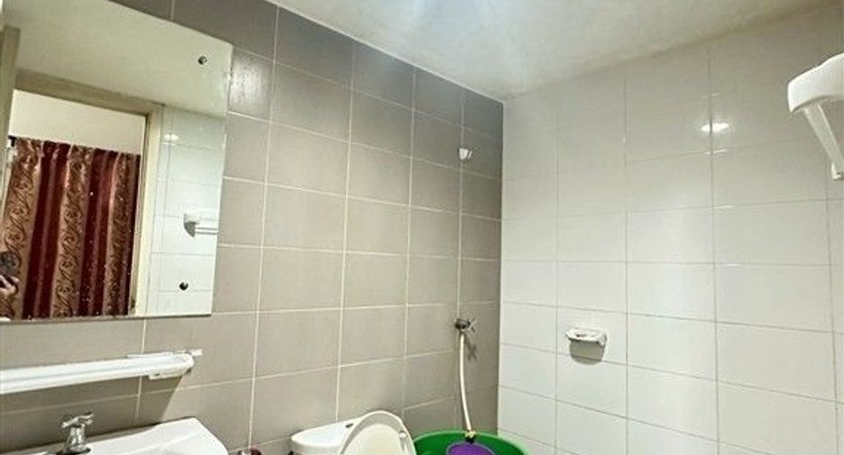 For sale 3 bedrooms townhouse in Mueang Pathum Thani, Pathum Thani