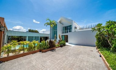 Villa zum Kauf mit 4 Zimmer in Bang Lamung, Chonburi