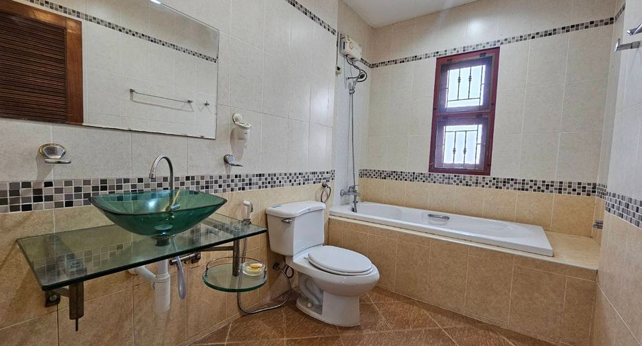 For rent 3 bedrooms villa in Bang Lamung, Chonburi