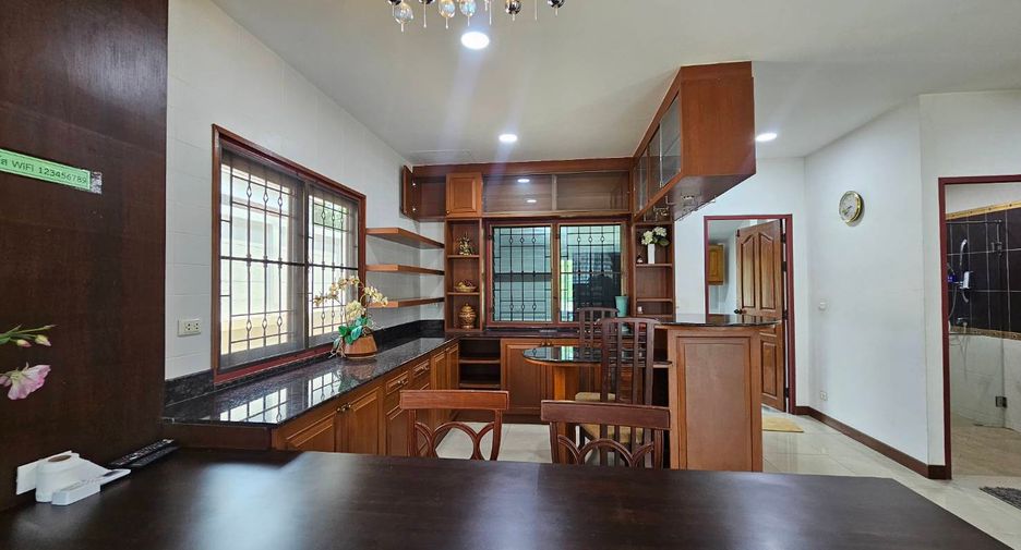 For rent 3 bedrooms villa in Bang Lamung, Chonburi
