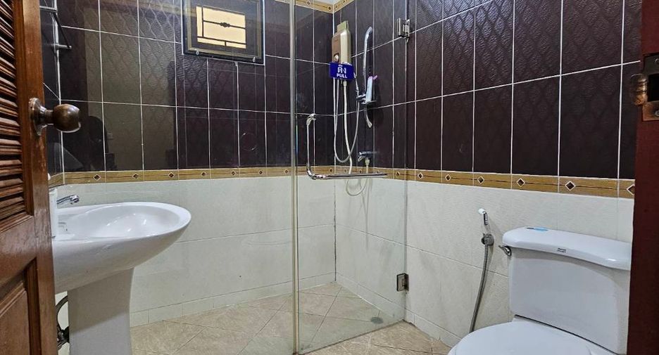 For rent 3 bedrooms villa in Bang Lamung, Chonburi