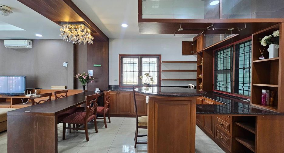 For rent 3 bedrooms villa in Bang Lamung, Chonburi