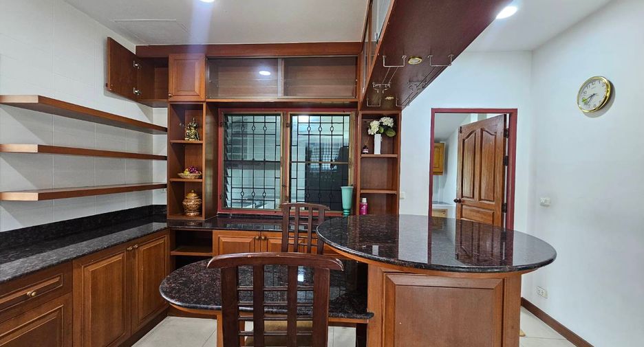 For rent 3 bedrooms villa in Bang Lamung, Chonburi
