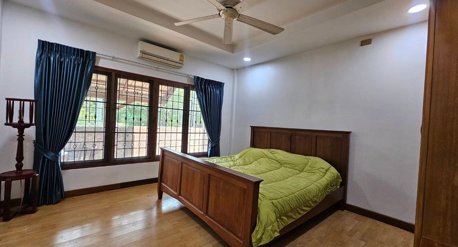 For rent 3 bedrooms villa in Bang Lamung, Chonburi