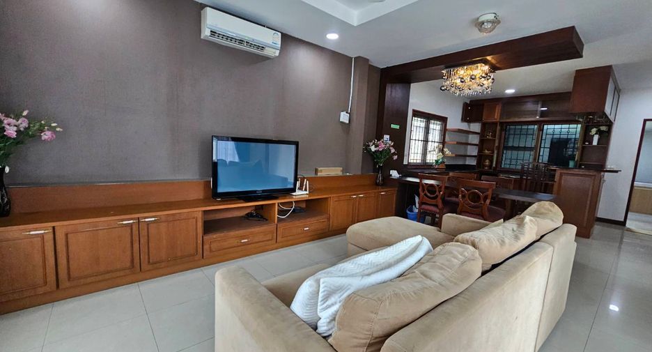 For rent 3 bedrooms villa in Bang Lamung, Chonburi
