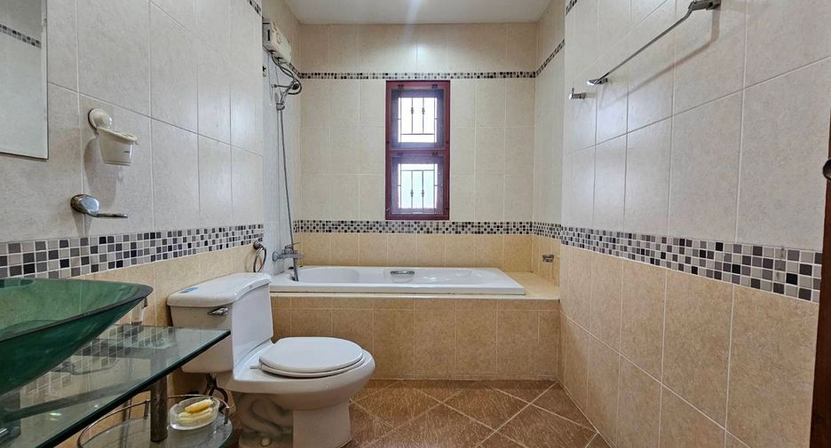 For rent 3 bedrooms villa in Bang Lamung, Chonburi