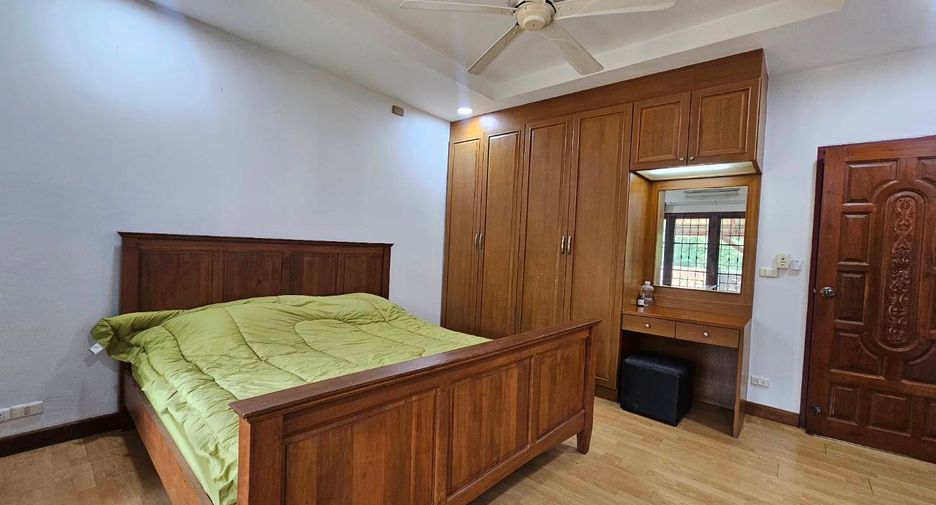 For rent 3 bedrooms villa in Bang Lamung, Chonburi