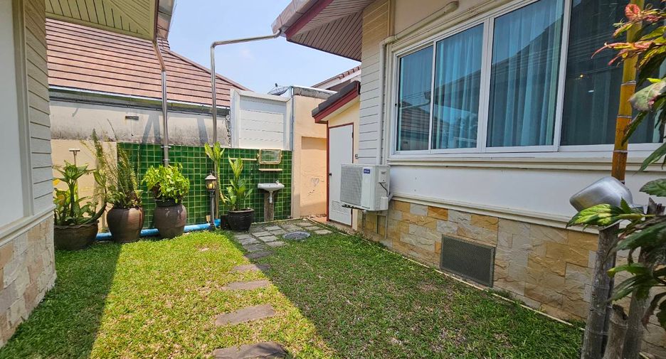 For rent 3 bedrooms villa in Bang Lamung, Chonburi
