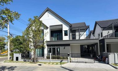 Casa en alquiler y en venta de 4 habitaciones en Bang Phli, Samut Prakan