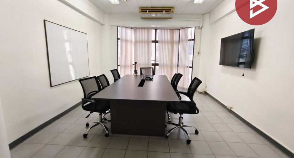 For sale 3 bedrooms retail Space in Khan Na Yao, Bangkok