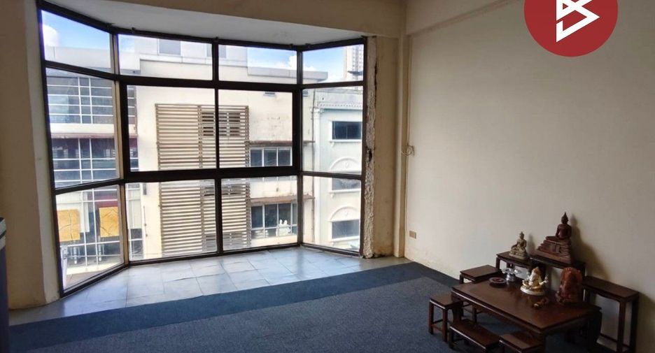 For sale 3 bedrooms retail Space in Khan Na Yao, Bangkok