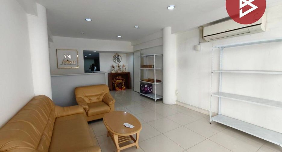 For sale 3 bedrooms retail Space in Khan Na Yao, Bangkok
