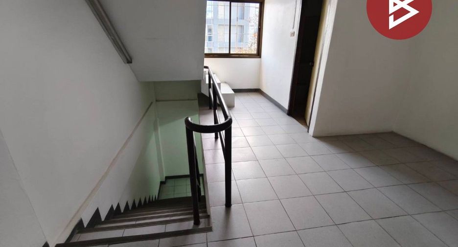 For sale 3 bedrooms retail Space in Khan Na Yao, Bangkok