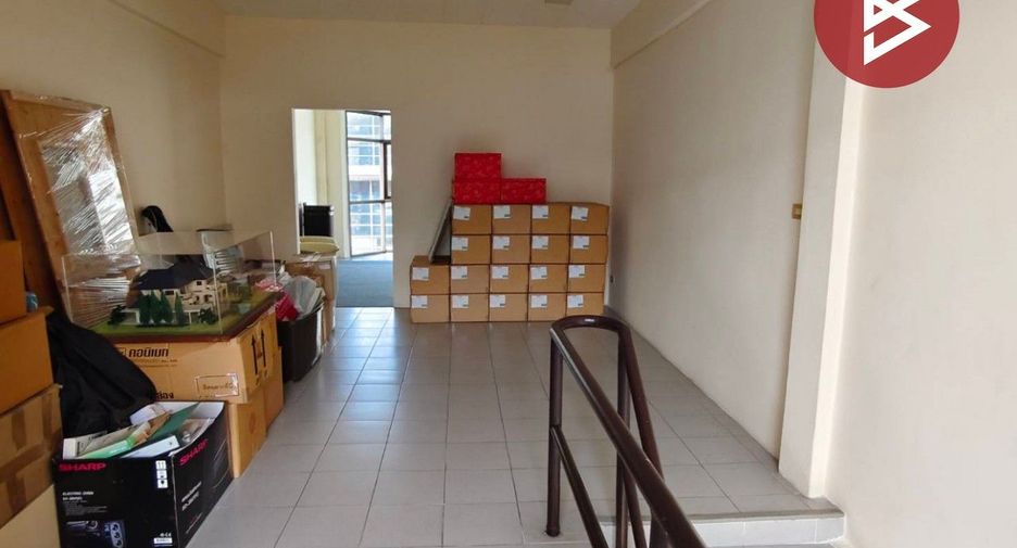 For sale 3 bedrooms retail Space in Khan Na Yao, Bangkok