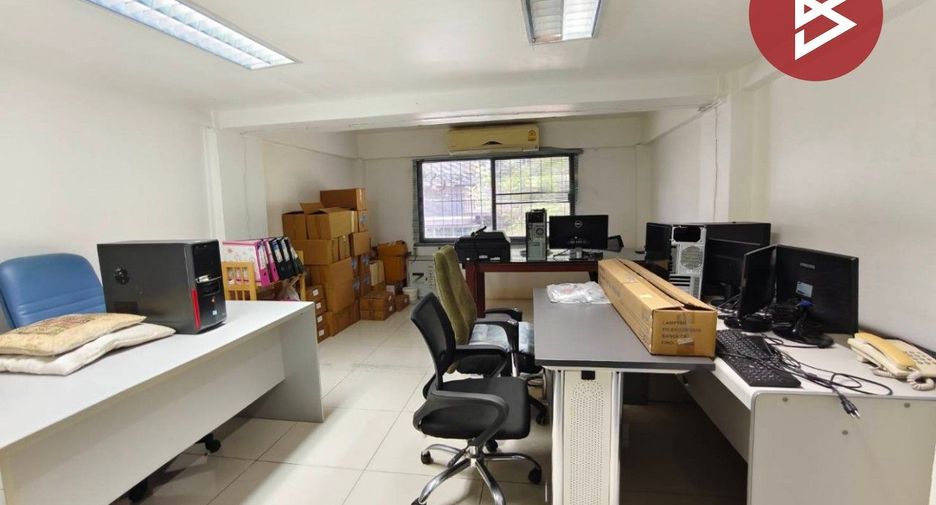 For sale 3 bedrooms retail Space in Khan Na Yao, Bangkok