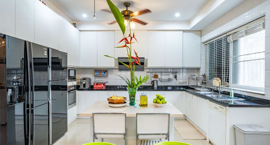 Villa zum Kauf mit 6 Zimmer in Bang Lamung, Chonburi