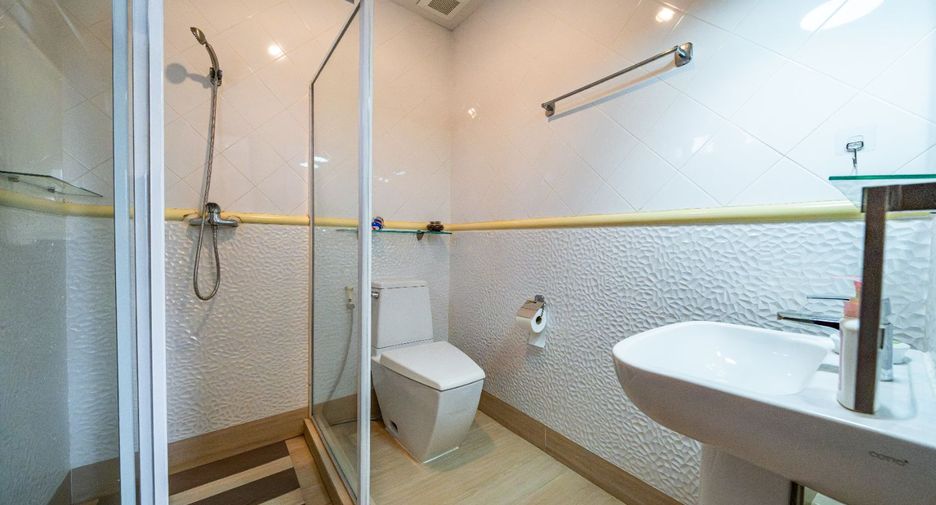 Villa zum Kauf mit 6 Zimmer in Bang Lamung, Chonburi