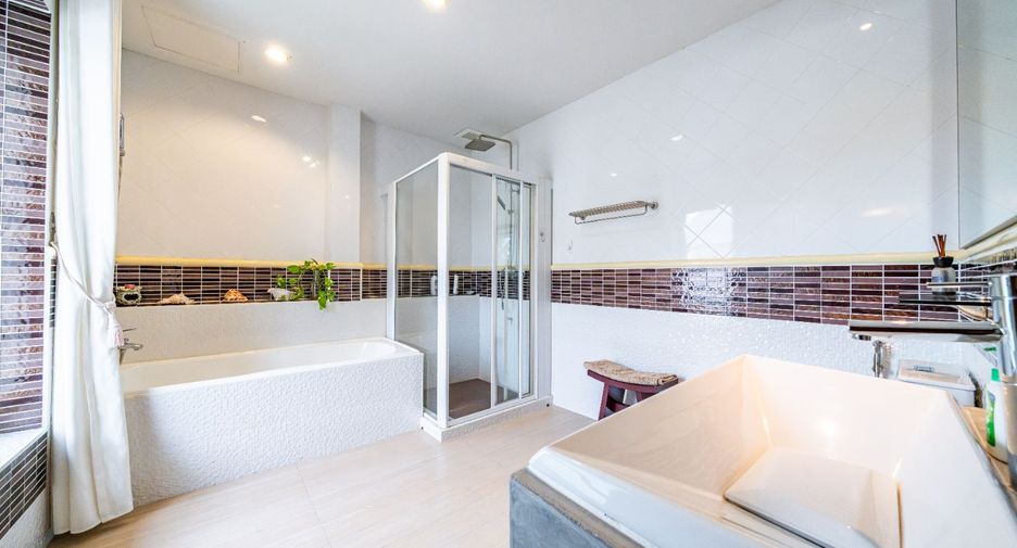 Villa zum Kauf mit 6 Zimmer in Bang Lamung, Chonburi