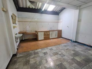 For sale 4 bedrooms townhouse in Huai Khwang, Bangkok