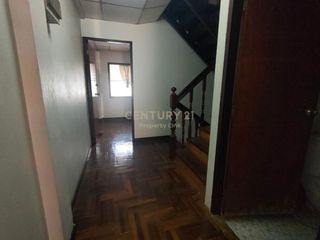 For sale 4 bedrooms townhouse in Huai Khwang, Bangkok