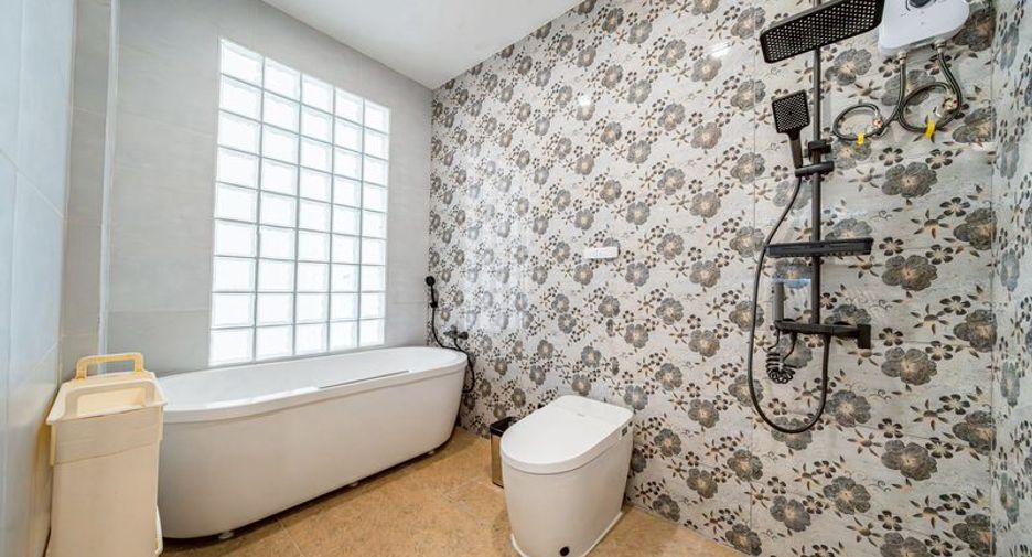 À vendre 5 chambres villa à Bang Lamung, Chonburi